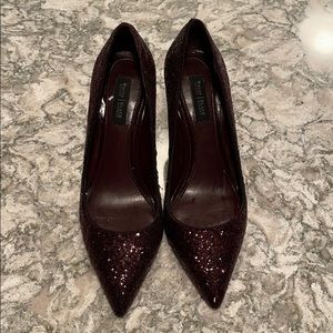 WhiteHouse BlackMarket Pump